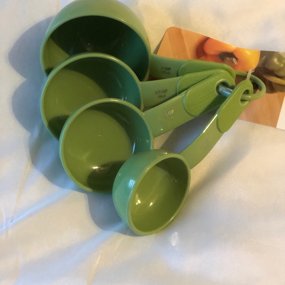 KitchenAid Apple Green Measuring Cups NEW